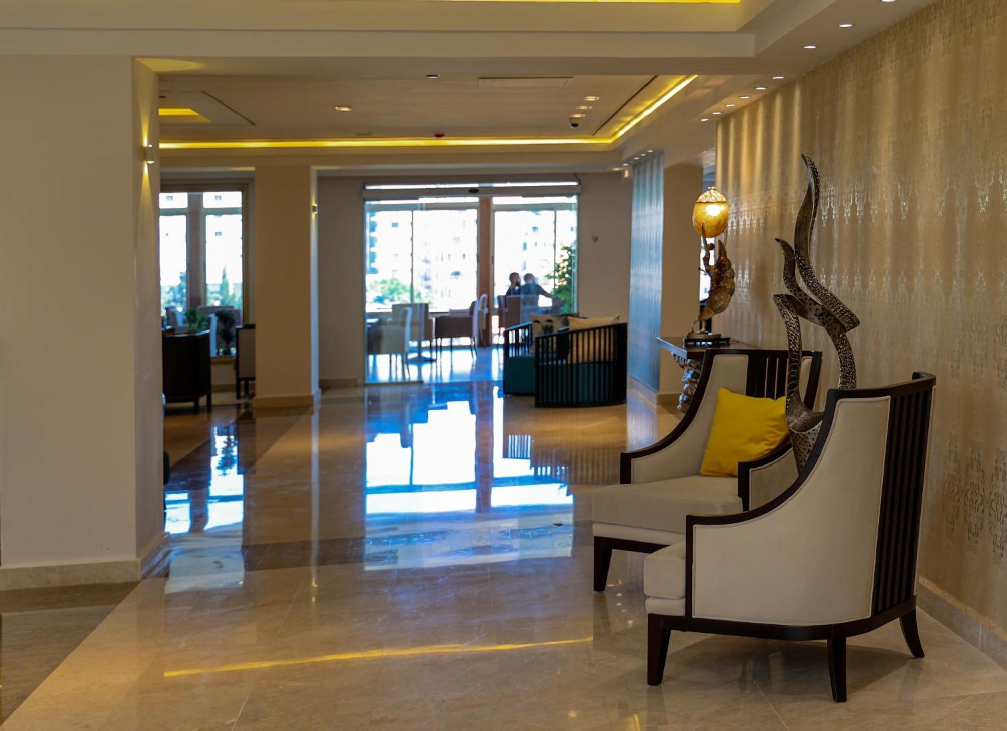 Ocean Grand Hotel - รามัลเลาะห์ ภายนอก รูปภาพ